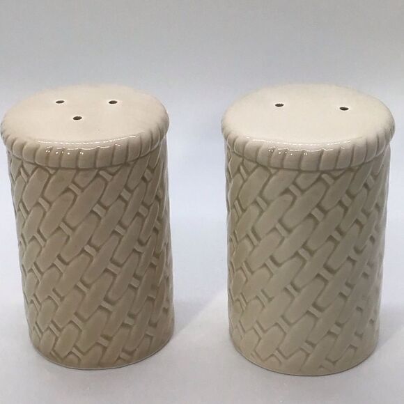 Otagiri Holly Berry Salt andd Pepper Shakers - Picture 3 of 4